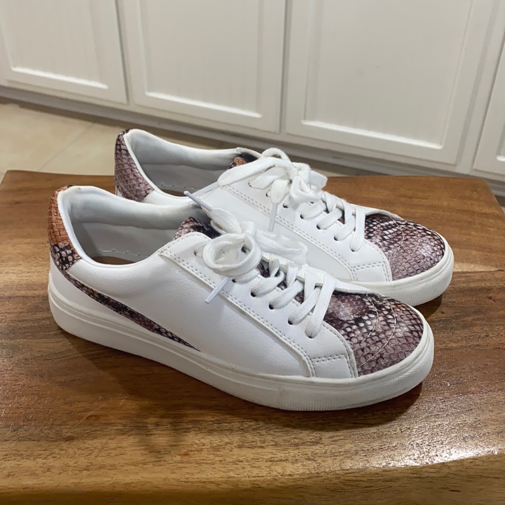 White Casual Sneaker